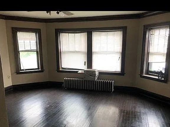 2nd image of 4124 Magoun Ave #1F