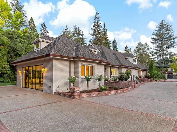 5th image of 255 Selby Ln
