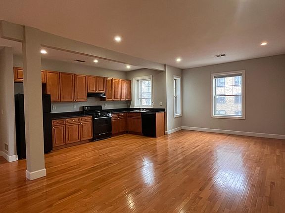 4th image of 1030 Van Dyke St APT 4