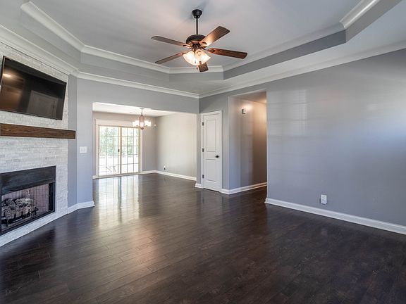 5th image of 262 Bellshire Dr
