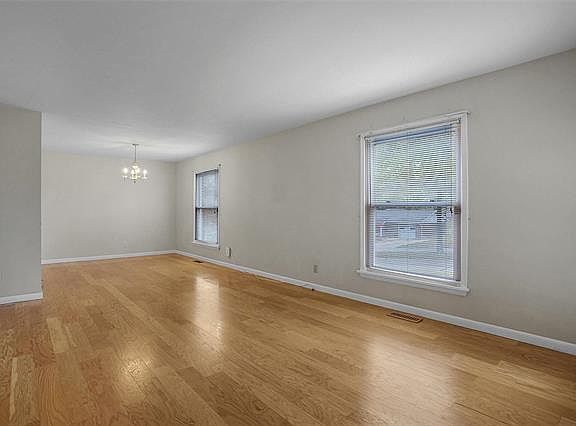 3rd image of 4027 Sunrise Way Dr
