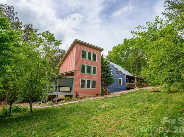 14 Locust St, Black Mountain, NC 28711