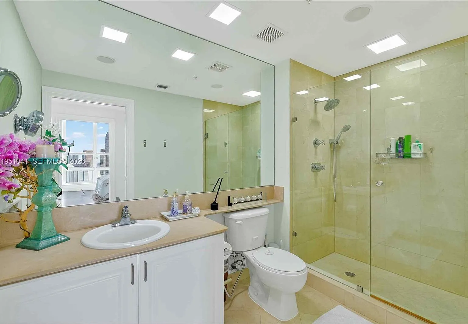3 bed, 1900 sqft, $11,000 — Photo 3