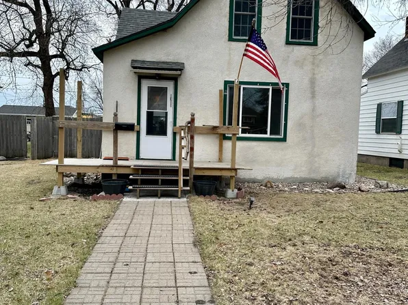 1311 4th Ave N, Grand Forks, ND 58203