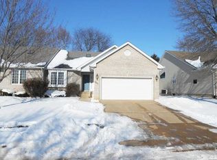 3435 Maple Glen Dr, Bettendorf, IA