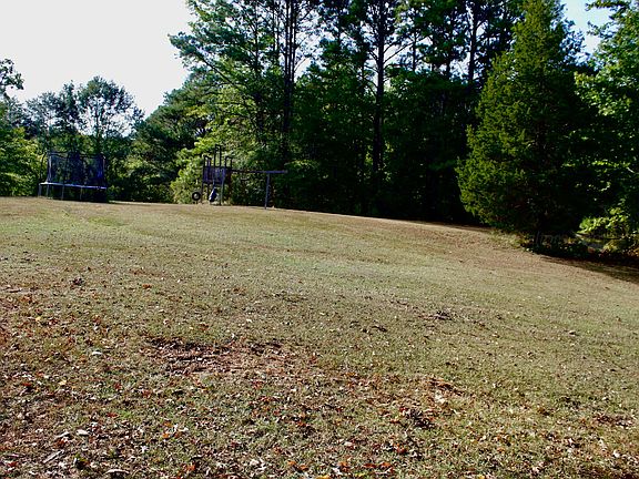4th image of 135 Cedar Lane Dr