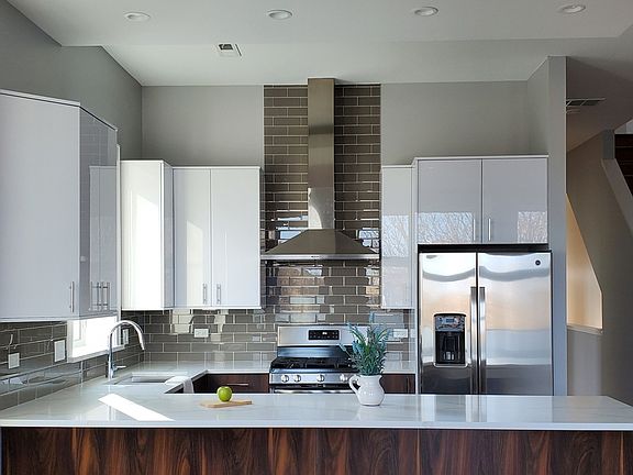 3rd image of 1400 N Campbell Ave #3