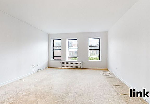 4th image of 15 E 129th St #2