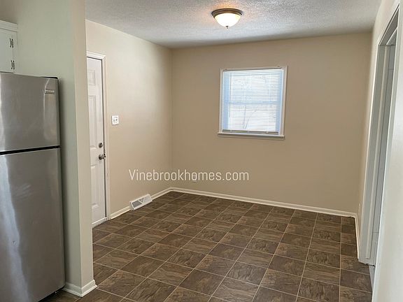4th image of 2121 Kenton St