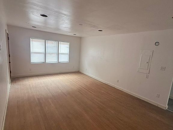 3rd image of 3042 N Palmer St #3