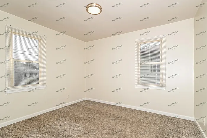 9528 Ridge Ave — Photo 8