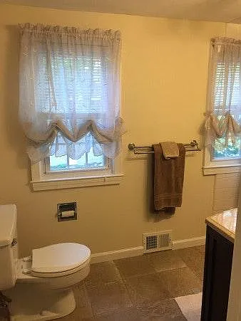 Full bathroom - upstairs