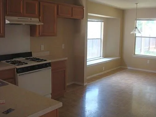 3 bed, 2.0 bath, 1250 sqft, $1,750 — Photo 4