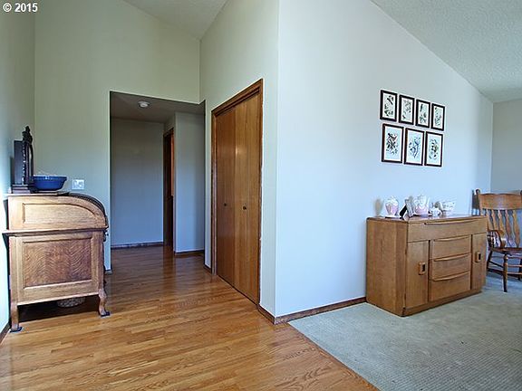 3rd image of 2324 NE 152nd Cir