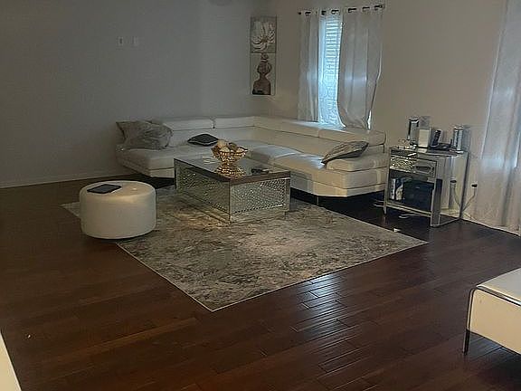 3rd image of 8612 Graham Dr SE