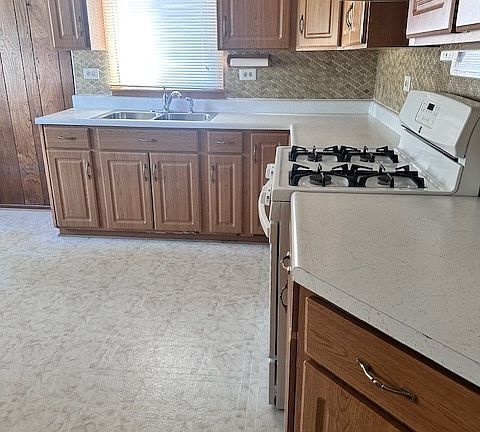 5th image of 133 N Caryl Ave