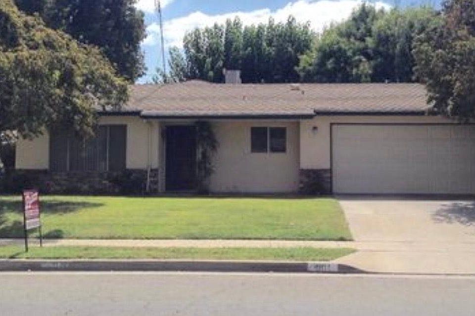 1st image of 901 W Mulberry Dr