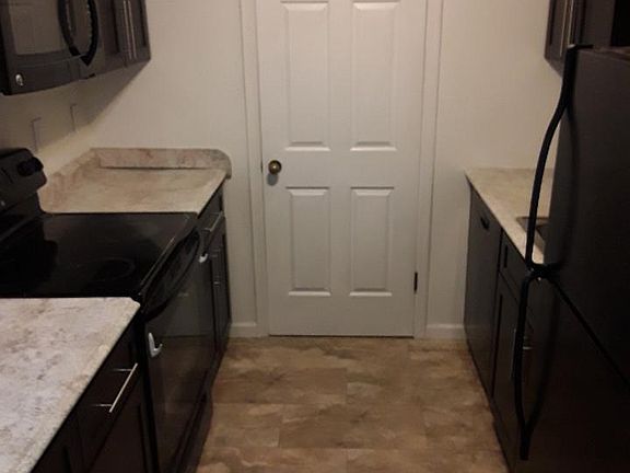 3rd image of 2320 S Grand Blvd APT 203