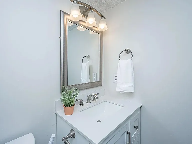 306 Crestview Dr — Photo 9