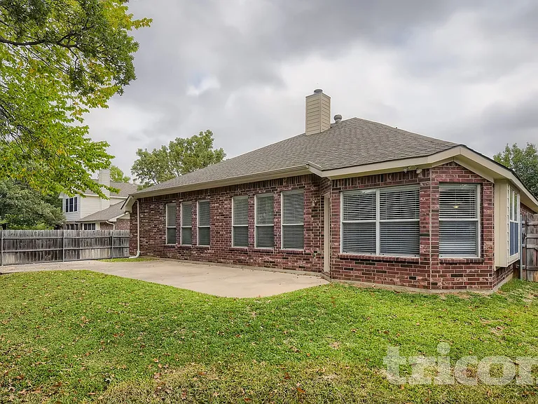 2217 Forest Park Cir — Photo 14
