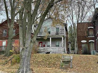 506 N 8th St, Burlington, IA 52601