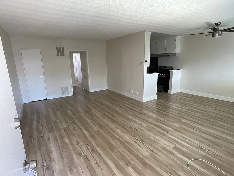 3942 Stevely Ave — Photo 5