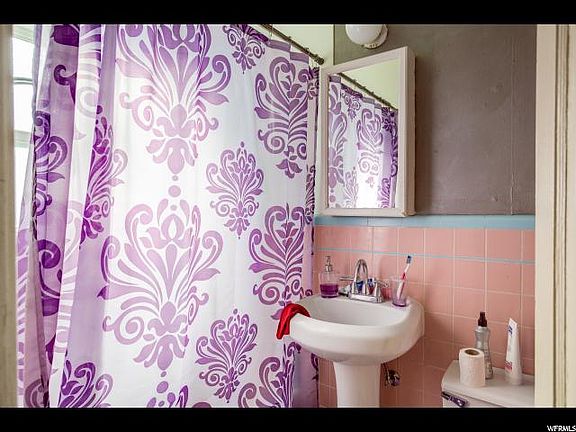 4th image of 918 E Millcreek Way