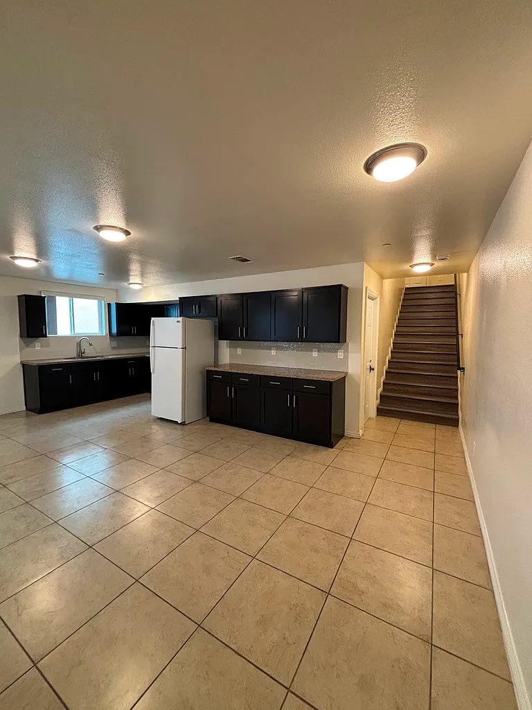 3 bed, 2.5 bath, 1432 sqft, $3,500 — Photo 3