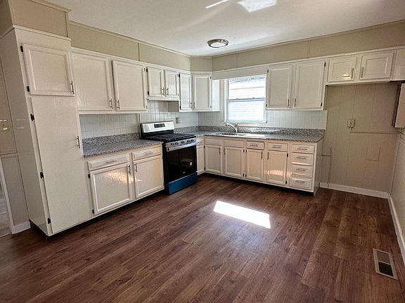 3rd image of 713 Devonshire Dr