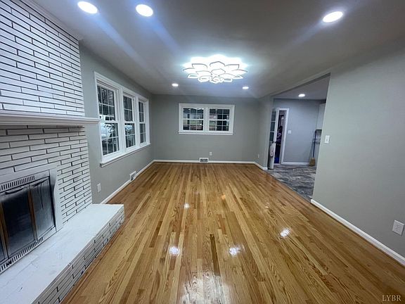 2nd image of 209 Beverly Hills Cir