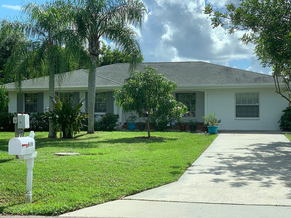 1st image of 818 Blue Heron Blvd
