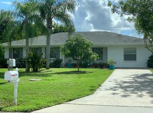 818 Blue Heron Blvd, Ruskin, FL 33570