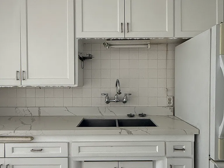 526 E Olive Ave — Photo 2