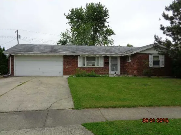 1860 Fair Oaks Dr, Sidney, OH 45365