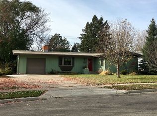 1241 S Highland Acres Rd, Bismarck, ND 58501