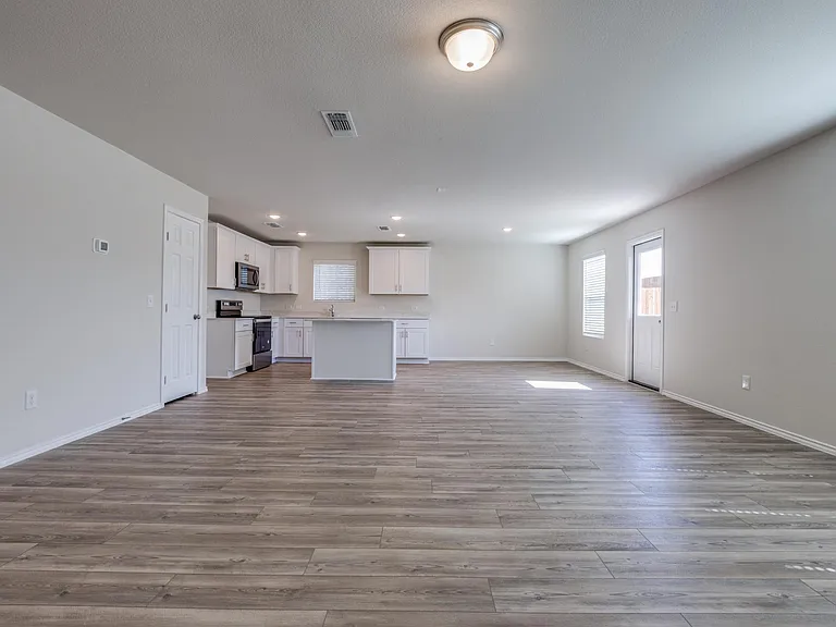 877 Table Rock St — Photo 8