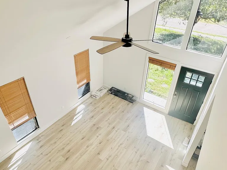 3103 W Knights Ave — Photo 11