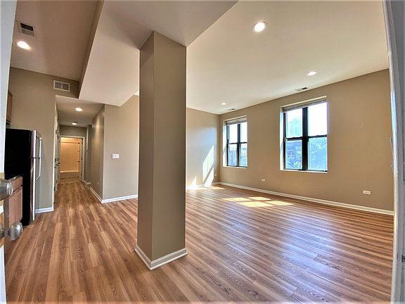 2nd image of 3223 N Sheffield Ave #5R