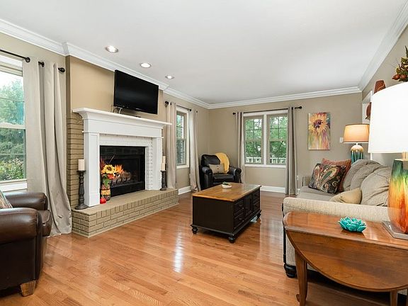 3rd image of 102 Pinehurst Dr
