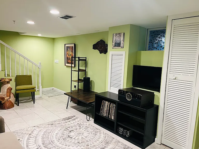 1421 Buchanan St NW — Photo 7