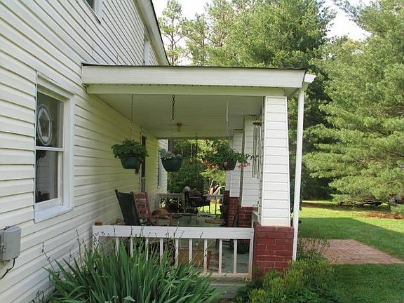 3rd image of 107 Hampton Ln