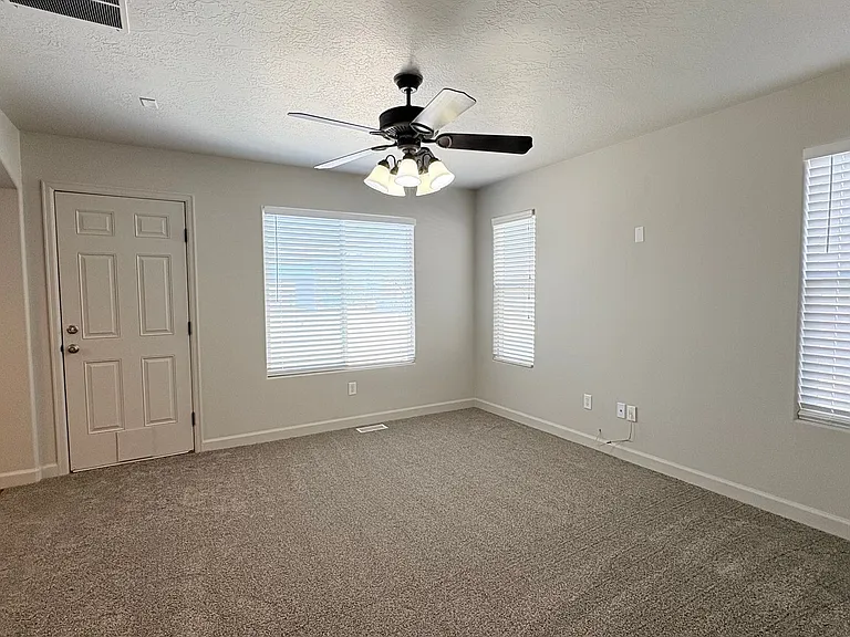 173 E Fiddlers Canyon Rd #1 — Photo 4