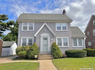 110 Millington Pl, Mineola, NY 11501