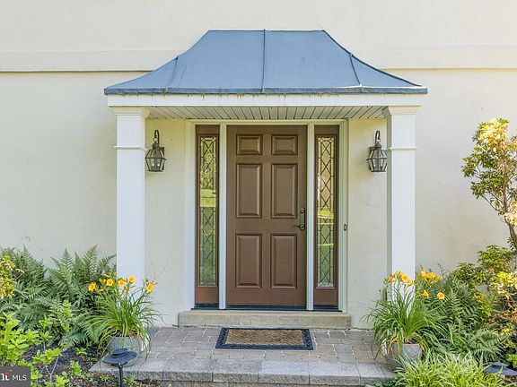 5th image of 179 Ladderback Ln