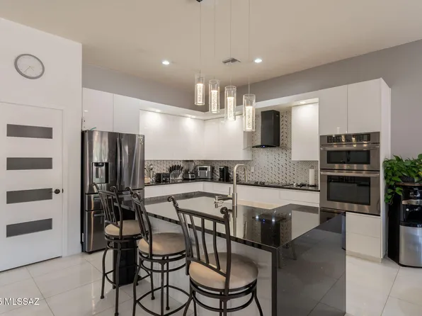 108 N Desert Stream Dr, Tucson, AZ 85745