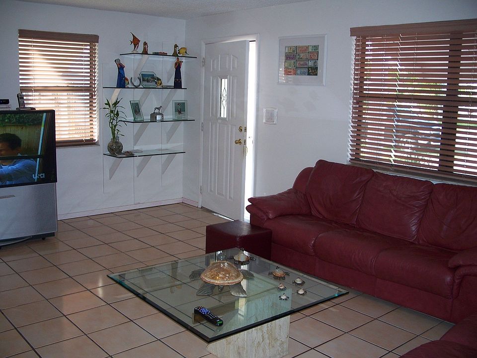 1st image of 820 NE 59th Ct