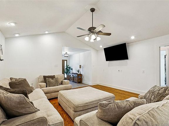 5th image of 108 Dickson Dr