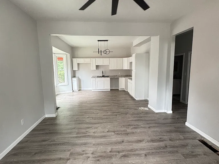 670 S 37th St — Photo 5