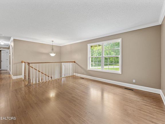 4th image of 817 N Whispering Oak Cir