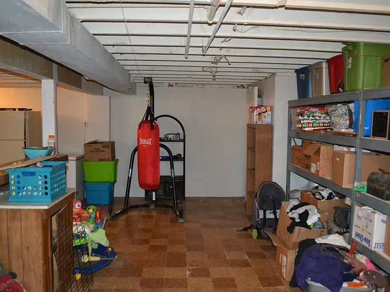 322 Webster St — Photo 28